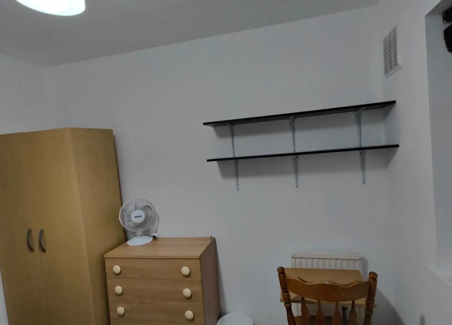 Spacious 4 Beds - All Private Bathrooms In Canary Wharf London