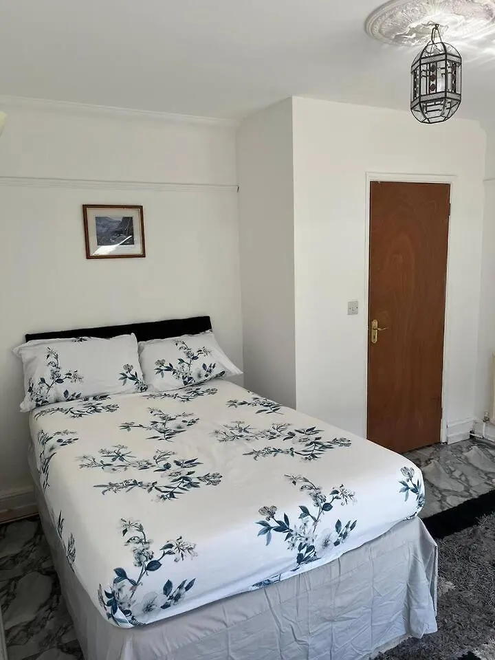 Guest house Spacious 4 Beds - All Private Bathrooms In Canary Wharf London United Kingdom