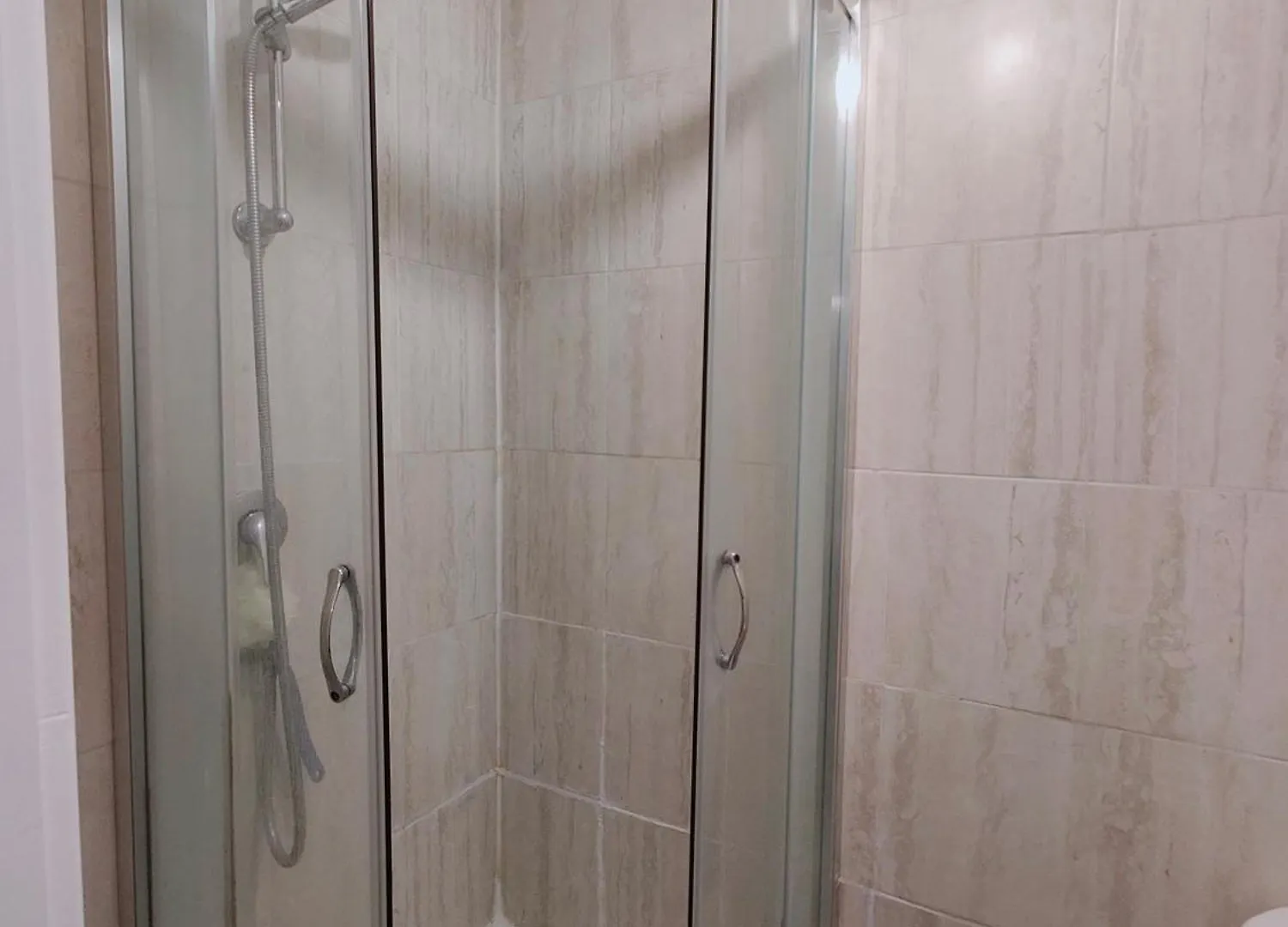 Spacious 4 Beds - All Private Bathrooms In Canary Wharf London