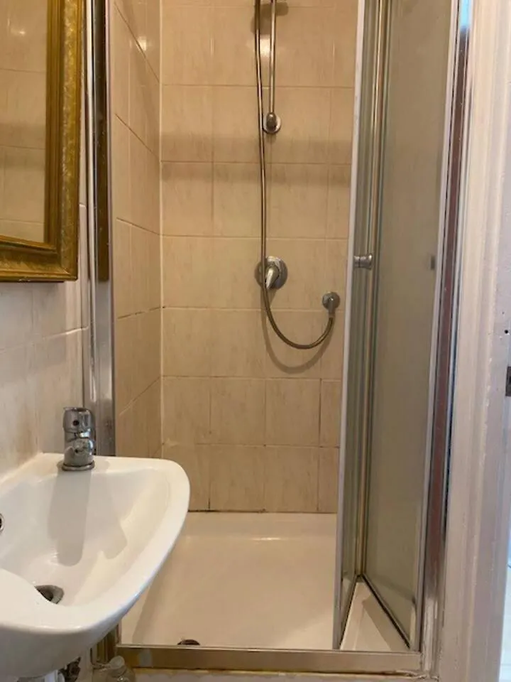 Spacious 4 Beds - All Private Bathrooms In Canary Wharf London Guest house