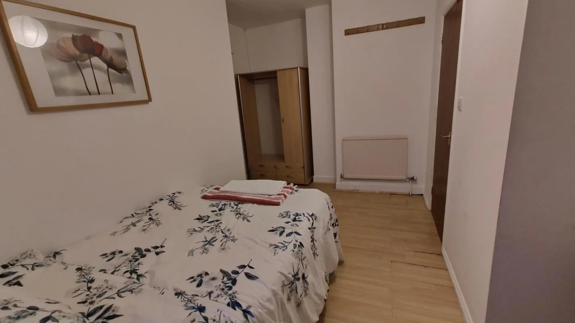 Spacious 4 Beds - All Private Bathrooms In Canary Wharf London